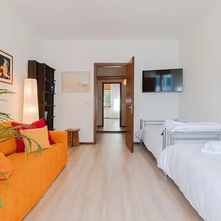 Da Tiffany - Soggiorna In Centro A Con Garage Box E Ascensore 公寓 戈里齐亚