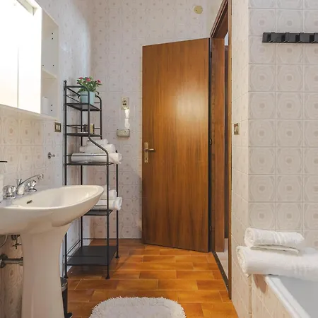 Da Tiffany - Soggiorna In Centro A Con Garage Box E Ascensore