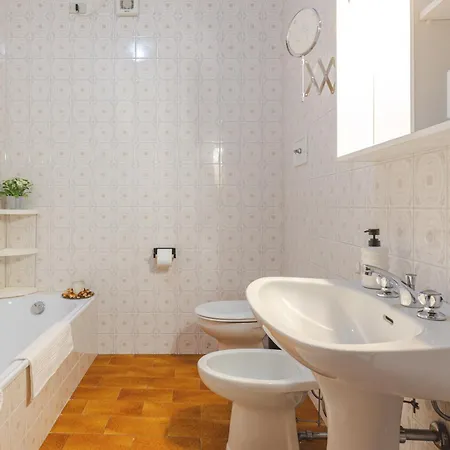 アパート Da Tiffany - Soggiorna In Centro A Con Garage Box E Ascensore *