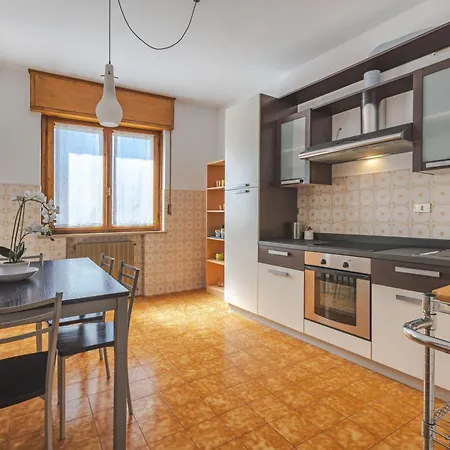 Da Tiffany - Soggiorna In Centro A Con Garage Box E Ascensore アパート